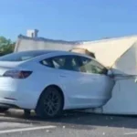 TESLA colisão direção autônoma